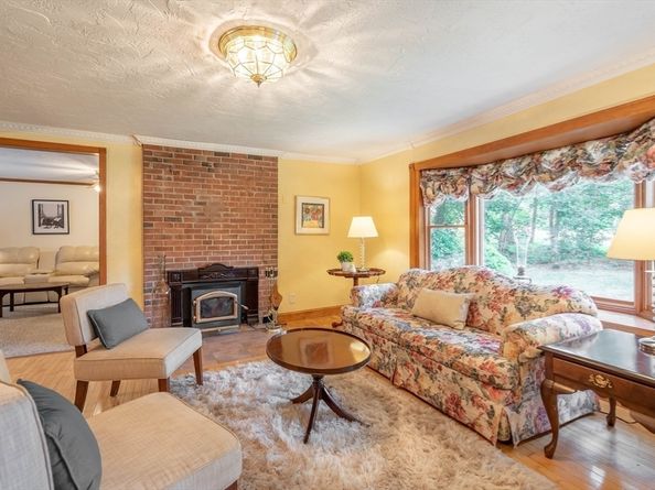 55 Central Ave, Paxton MA 01612