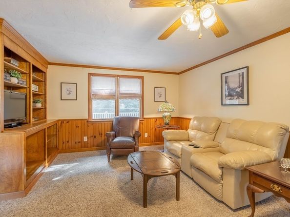55 Central Ave, Paxton MA 01612