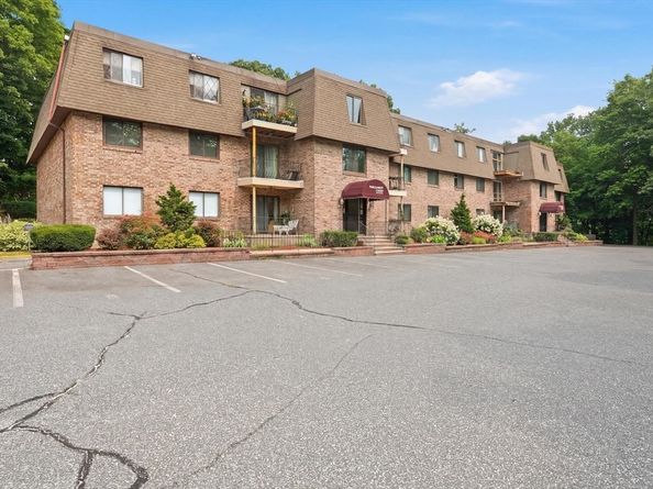 59 School St B2, Northborough MA 01532