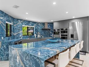 6180 Pine Tree Dr, Miami Beach FL 33140