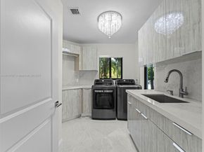 6180 Pine Tree Dr, Miami Beach FL 33140