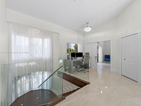 6180 Pine Tree Dr, Miami Beach FL 33140