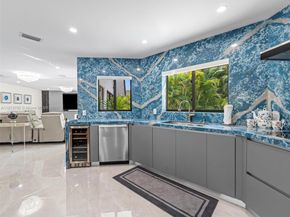 6180 Pine Tree Dr, Miami Beach FL 33140