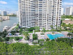 1000 E Island Blvd 803, Aventura FL 33160