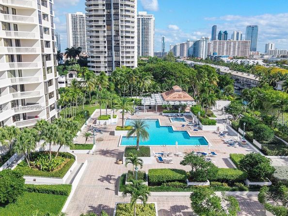 1000 E Island Blvd 803, Aventura FL 33160