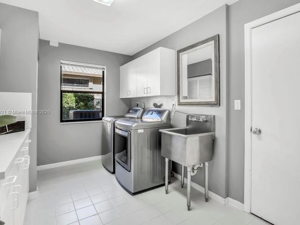 18112 NW 15th Ct, Pembroke Pines FL 33029
