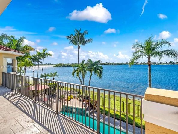 18112 NW 15th Ct, Pembroke Pines FL 33029