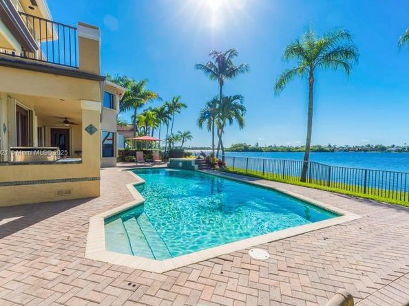 18112 NW 15th Ct, Pembroke Pines FL 33029