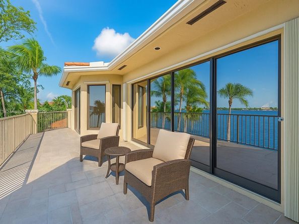 18112 NW 15th Ct, Pembroke Pines FL 33029