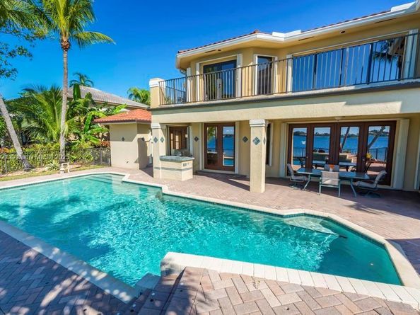 18112 NW 15th Ct, Pembroke Pines FL 33029