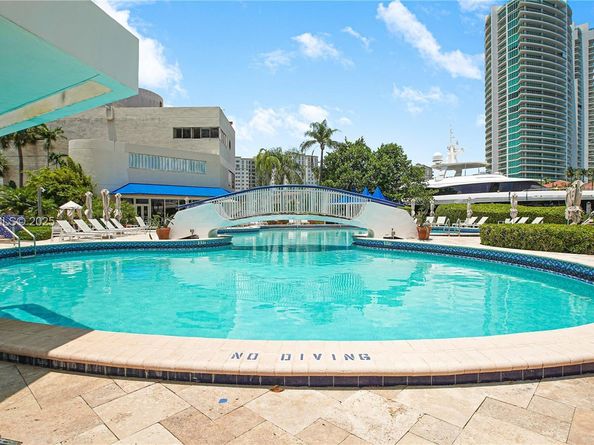 19707 Turnberry Way 10AB, Aventura FL 33180