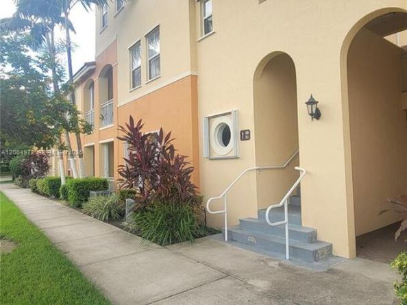 10012 NW 7th St 209, Miami FL 33172