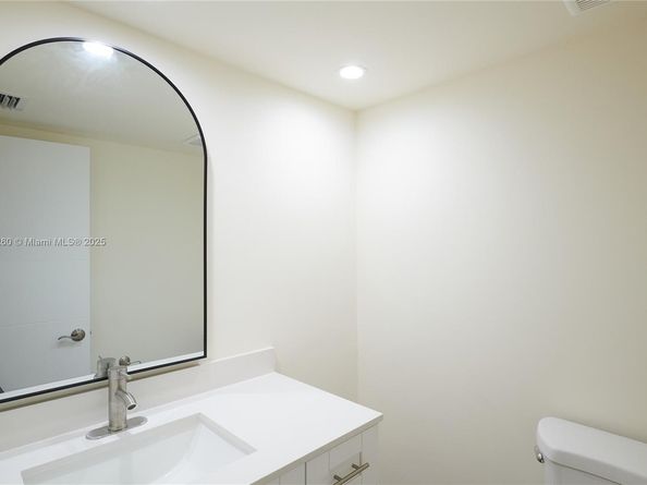 5845 Collins Ave 304, Miami Beach FL 33140