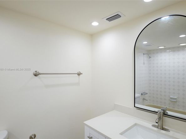 5845 Collins Ave 304, Miami Beach FL 33140