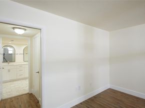 5845 Collins Ave 304, Miami Beach FL 33140