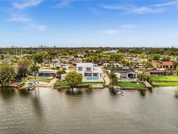 10755 SW 52nd Ter, Miami FL 33165