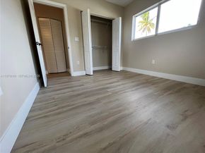 550 NE 174th St, North Miami Beach FL 33162