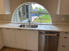 550 NE 174th St, North Miami Beach FL 33162