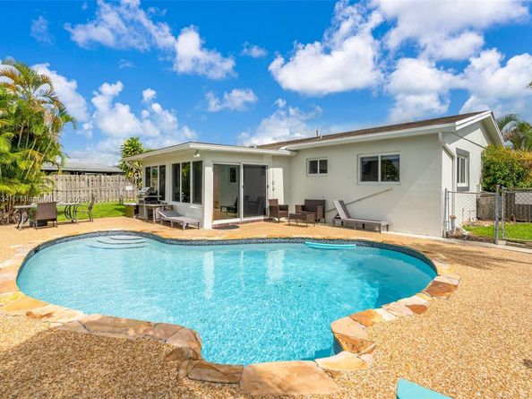 2227 NW 65th Ave, Margate FL 33063