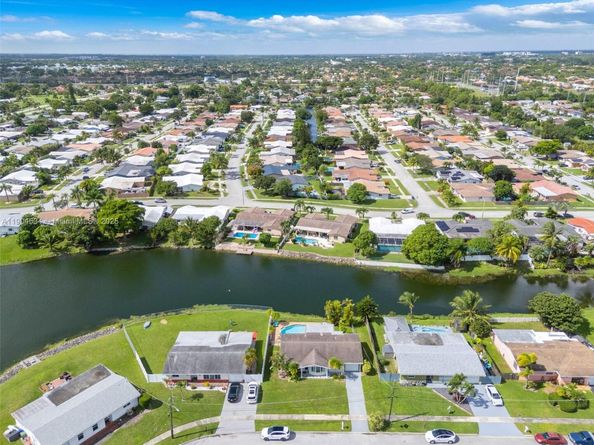 2227 NW 65th Ave, Margate FL 33063