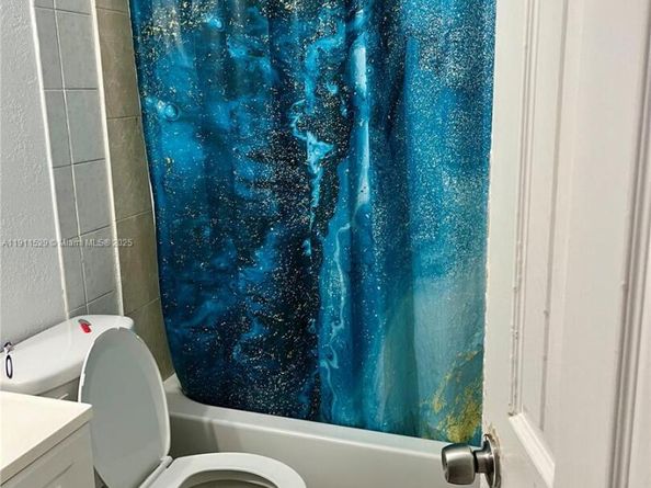 18007 NW 41st Pl, Miami Gardens FL 33055