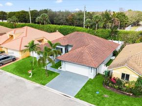 11611 SW 9th Ct, Pembroke Pines FL 33025