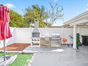 11611 SW 9th Ct, Pembroke Pines FL 33025