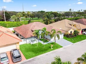 11611 SW 9th Ct, Pembroke Pines FL 33025