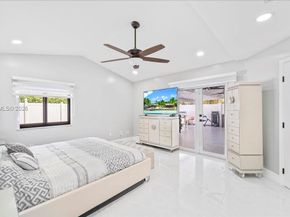 11611 SW 9th Ct, Pembroke Pines FL 33025