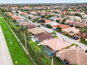 11611 SW 9th Ct, Pembroke Pines FL 33025