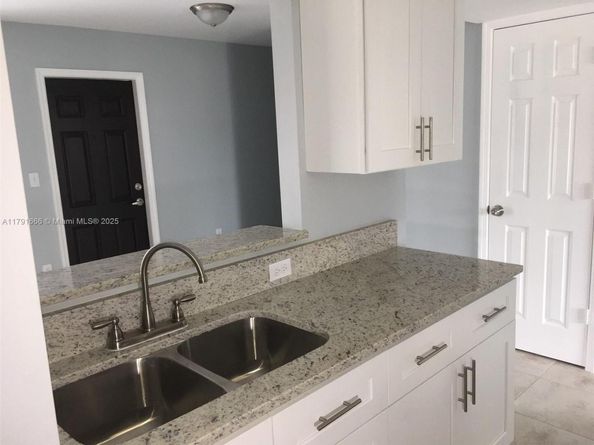1990 NW 4th Ct 8, Miami FL 33136