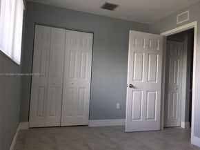 1990 NW 4th Ct 8, Miami FL 33136