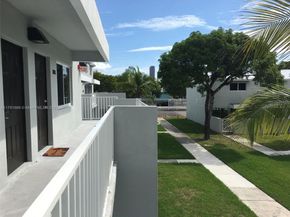 1990 NW 4th Ct 8, Miami FL 33136