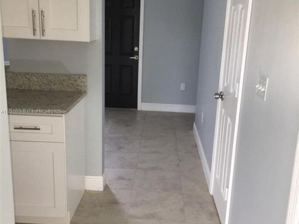 1990 NW 4th Ct 8, Miami FL 33136