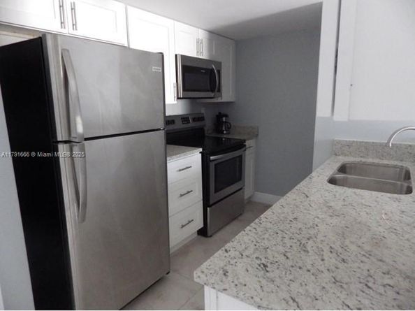 1990 NW 4th Ct 8, Miami FL 33136