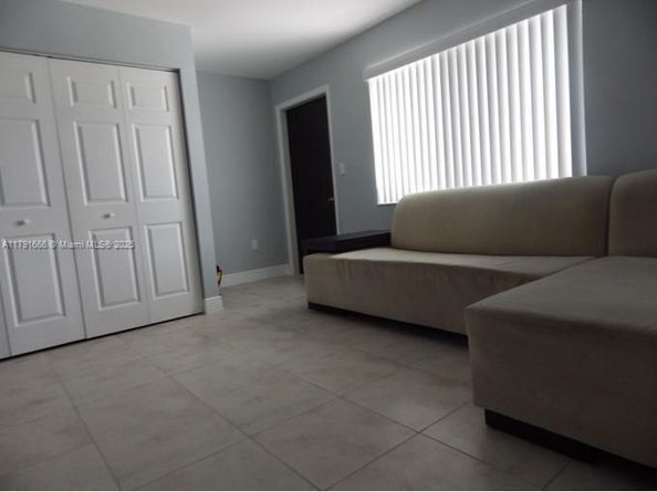 1990 NW 4th Ct 8, Miami FL 33136