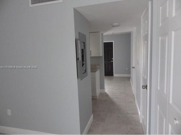 1990 NW 4th Ct 8, Miami FL 33136
