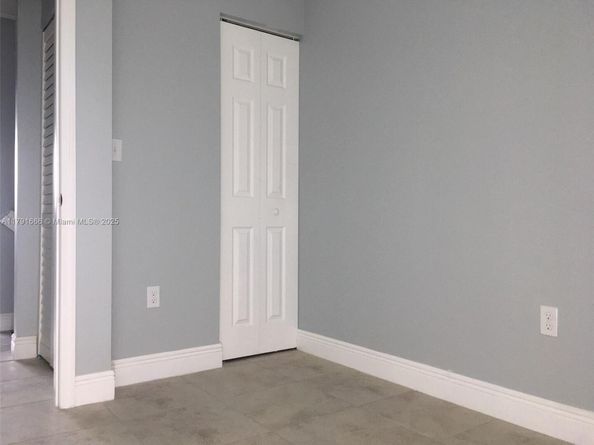 1990 NW 4th Ct 8, Miami FL 33136