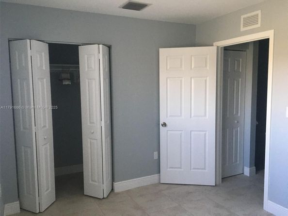 1990 NW 4th Ct 8, Miami FL 33136