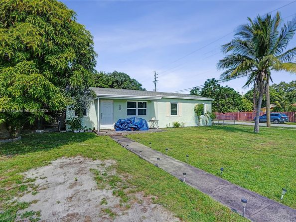 301 NW 190th St, Miami Gardens FL 33169