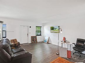 301 NW 190th St, Miami Gardens FL 33169