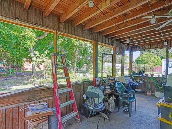 301 NW 190th St, Miami Gardens FL 33169