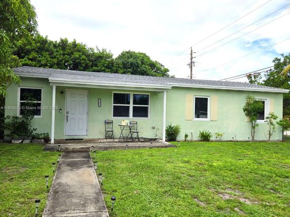 301 NW 190th St, Miami Gardens FL 33169