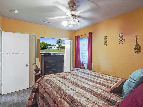 301 NW 190th St, Miami Gardens FL 33169