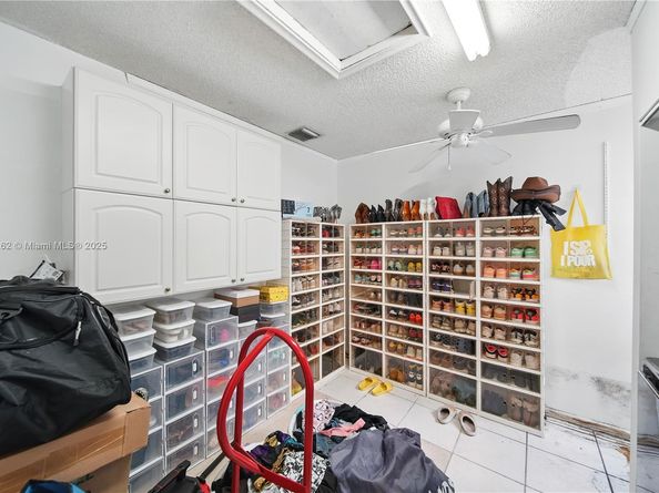 11641 NW 42nd St, Sunrise FL 33323