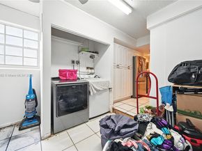 11641 NW 42nd St, Sunrise FL 33323