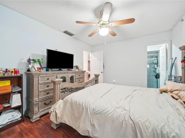 11641 NW 42nd St, Sunrise FL 33323