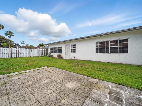 11641 NW 42nd St, Sunrise FL 33323