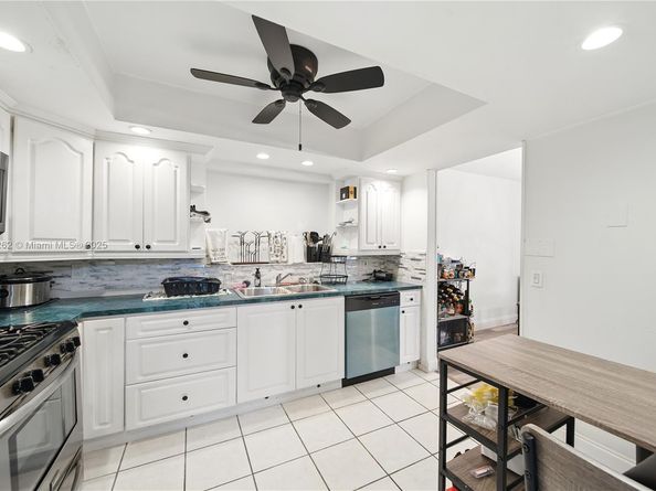 11641 NW 42nd St, Sunrise FL 33323