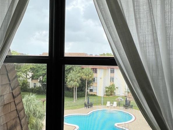 671 NE 195th St 425E, Miami FL 33179